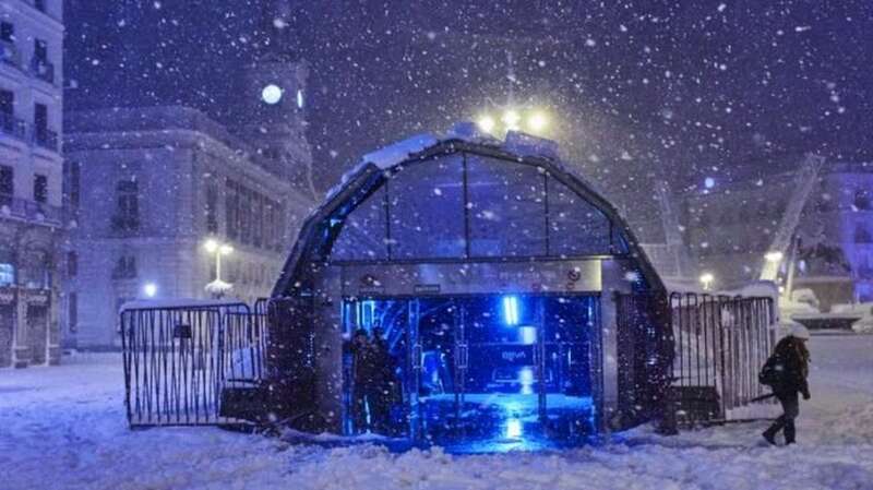 Estación de Sol cubierta de nieves/Multimedia.